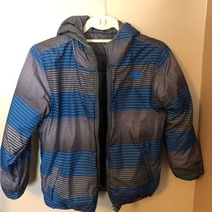 Little Boys Used The North Face hooded reversible jacket. Great condition